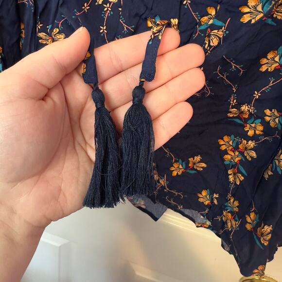 NWT Weekend Suzanne Betro Women’s Floral Tassel Blouse Size 2X Navy Blue - Picture 4 of 7